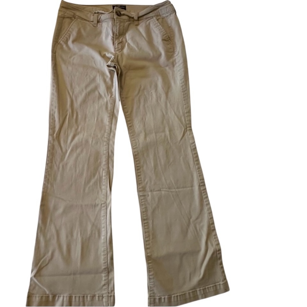 Low rise American Eagle Outfitters kickboot khaki stretch size 8 short